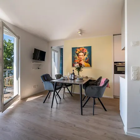 Nause Mit Sauna, Fitness, Naturteich, Parkplatz, Spielplatz Und Direkten Meerblick Sassnitz