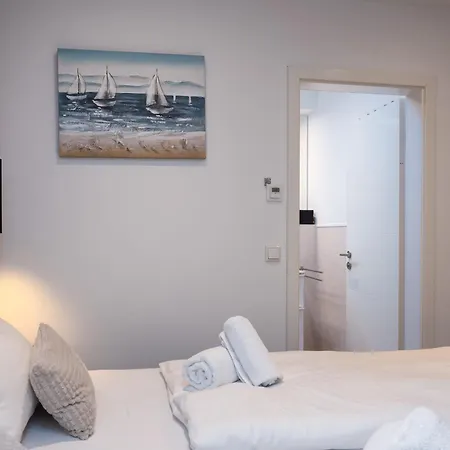 Nause Mit Sauna, Fitness, Naturteich, Parkplatz, Spielplatz Und Direkten Meerblick * Sassnitz