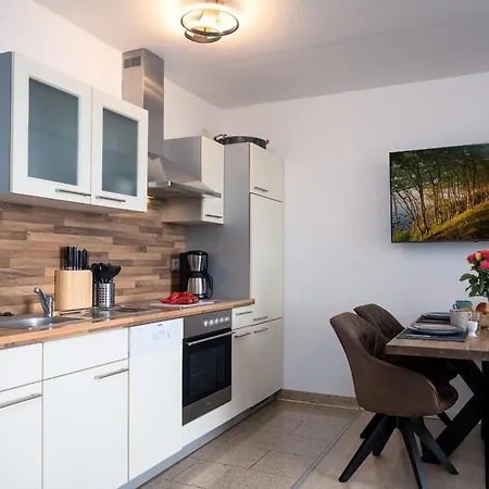 Nause Mit Sauna, Fitness, Naturteich, Parkplatz, Spielplatz Und Direkten Meerblick Sassnitz